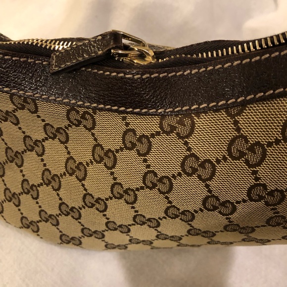 GUCCI Crescent Half Moon Hobo Bag Retailed @$995 - Picture 14 of 16